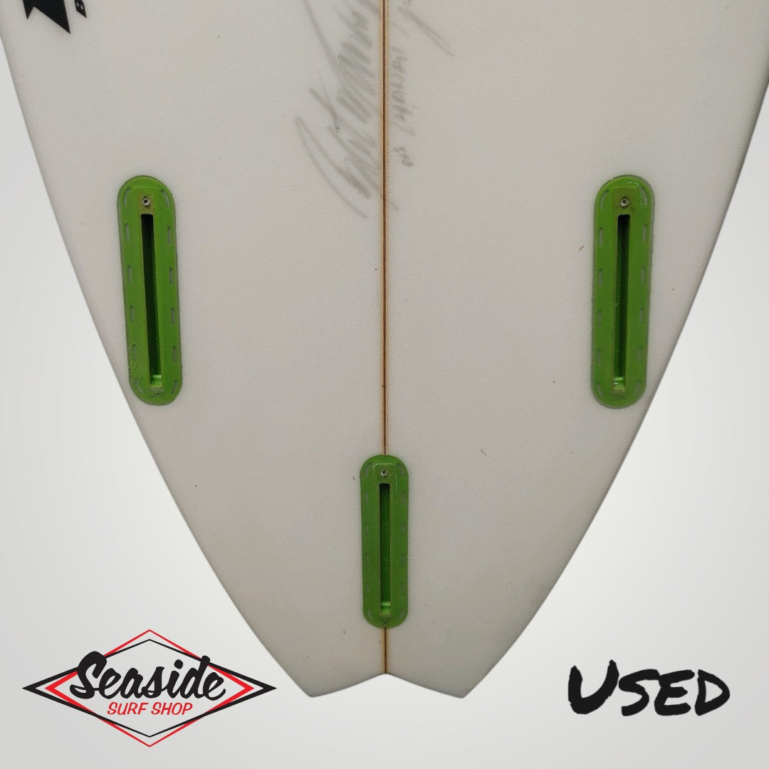 USED Bret Hawaii Surfboards - 5'9